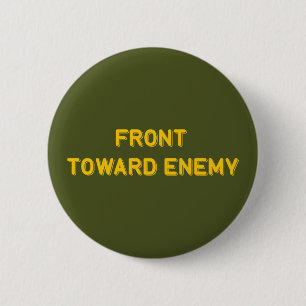 FRONT TOWARD ENEMY 6 CM ROUND BADGE