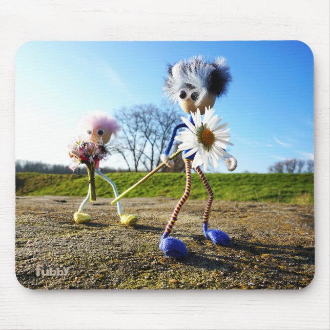 Fubbies in nature with daisy. mouse mat (Front)