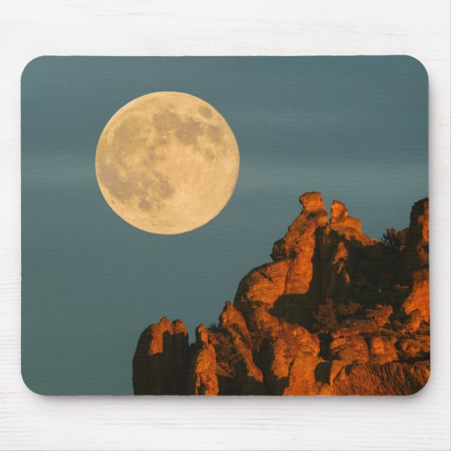 Full Moon | Basalt Cliffs Smith Rock State Park Mouse Mat (Front)
