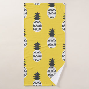 Fun pineapple seamless pattern bath towel