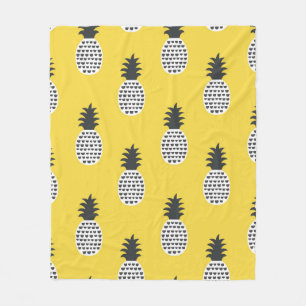 Fun pineapple seamless pattern fleece blanket