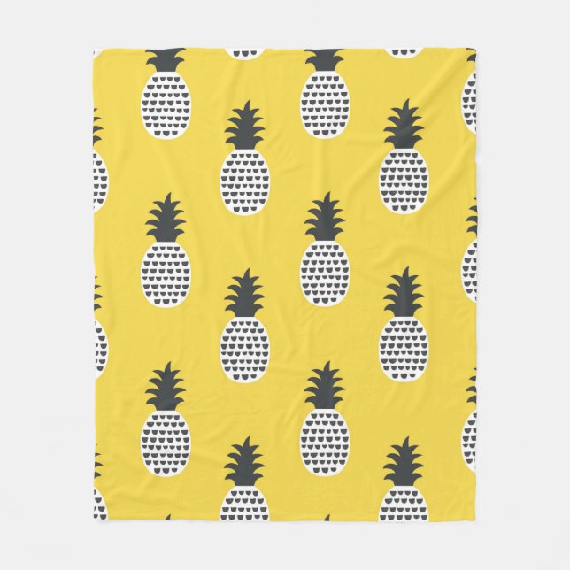 Fun pineapple seamless pattern fleece blanket (Front)