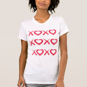 Fun red distressed XOXO love kisses T-Shirt
