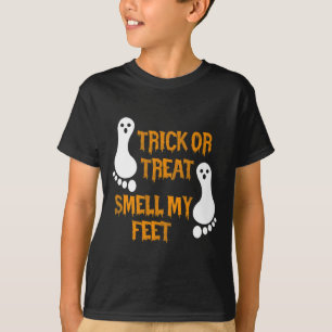 Fun Trick Or Treat Smell My Feet Halloween  T-Shirt