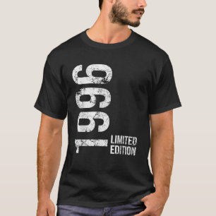 Funny 30 Year Old Made in 1996 Vintage Born in T-Shirt