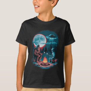 Funny Alien And Bigfoot Hiking Moon Sasquatch Ufo T-Shirt