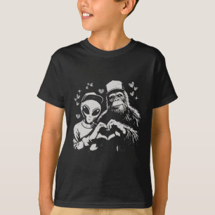 Funny Alien And Bigfoot Valentine Quirky Cryptid L T-Shirt