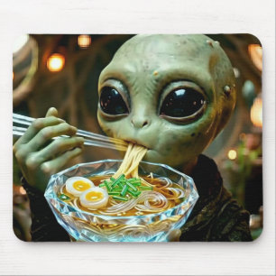 Funny Alien eating Ramen Noodles Mouse Mat