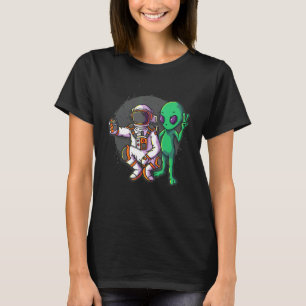 Funny Astronaut & Alien Selfie Astronomy Ufo Photo T-Shirt