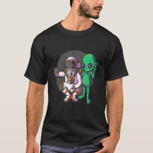 Funny Astronaut & Alien Selfie Astronomy Ufo Photo T-Shirt