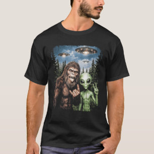 Funny Bigfoot Alien Selfie Rock On Peace Sign UFO T-Shirt