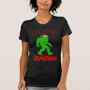 Funny Bigfoot I Believe In Christmas     T-Shirt