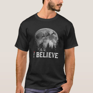 Funny Bigfoot I Believe Sasquatch Christmas T-Shirt