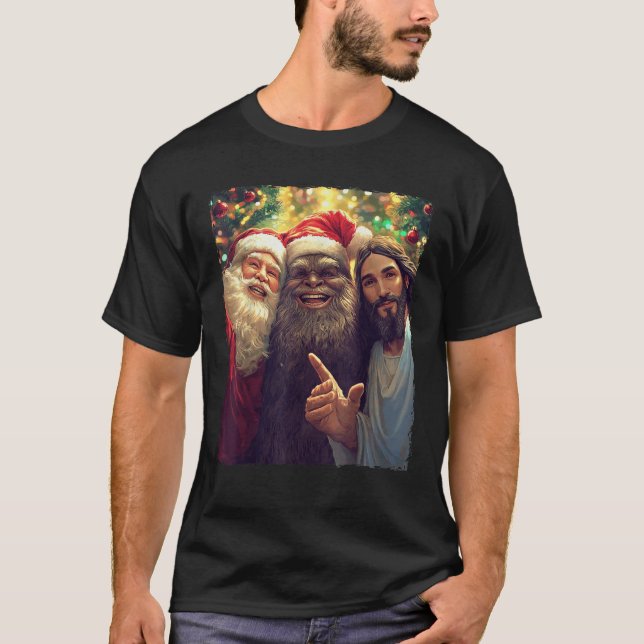 Funny Bigfoot Sasquatch Selfie Santa Jesus Xmas Ch T-Shirt (Front)