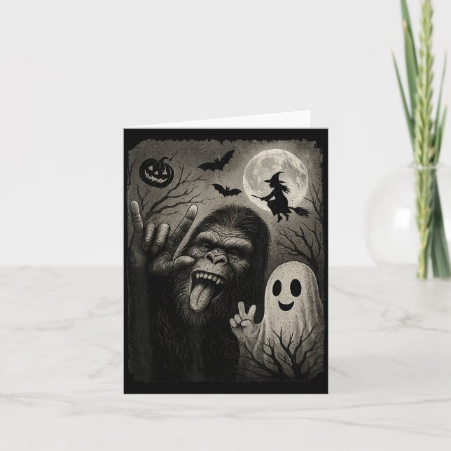 Funny Bigfoot Selfie With Boo Halloween Costume Me Card (Front)