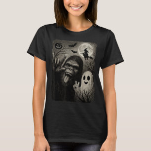Funny Bigfoot Selfie With Boo Halloween Costume Me T-Shirt
