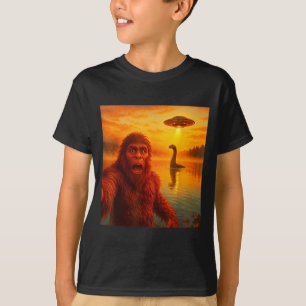 Funny Bigfoot Selfie With Loch Ness Monster And Uf T-Shirt
