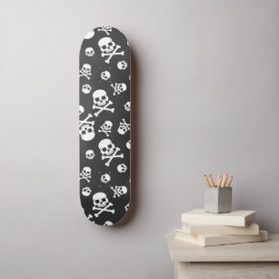 Funny Black and White Skull and Crossbones Pattern Skateboard