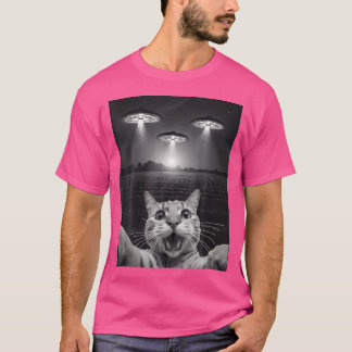 Funny Cat Selfie In Front Of Ufos T-Shirt