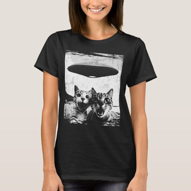 Funny Cat Selfie UFO Weird Cat Lover T-Shirt (Front)