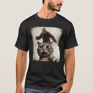 Funny Cat Selfie With Bigfoot Sasquatch Cat Bigfoo T-Shirt