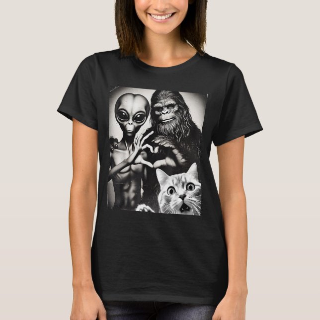 Funny Cat Selfie With Romantic Bigfoot In Love Wit T-Shirt (Front)