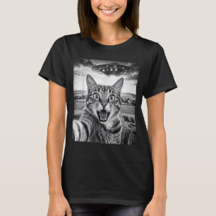 Funny Cat Selfie with UFO Alien Vintage Graphic T-Shirt