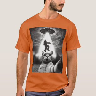 Funny Cat Sie Flying Alien UFO Abducting Cryptid g T-Shirt