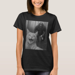 Funny Cat Surprised Happy Selfie With Bigfoot Sasq T-Shirt