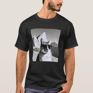 Funny cat wearing sunglasses at rock of Gibraltar. T-Shirt