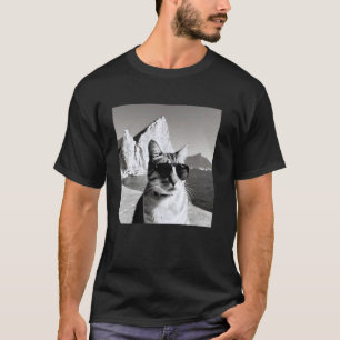 Funny cat wearing sunglasses at rock of Gibraltar. T-Shirt