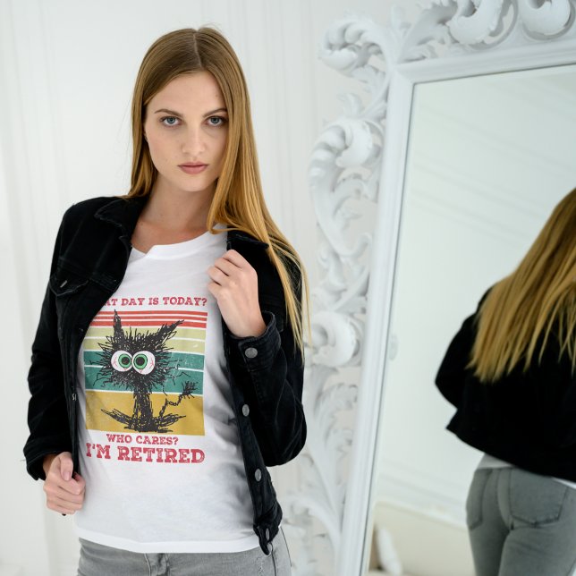 Funny Cat “Who Cares I’m Retired” Men’s T-Shirt (Funny Cat “Who Cares I’m Retired” Men’s T-Shirt)