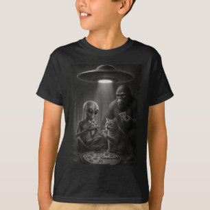 Funny Cat With Alien And Bigfoot Eating Pizza Ufo  T-Shirt