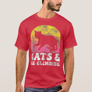 Funny Cats Ice Climbing Vintage Retro Hobby  T-Shirt