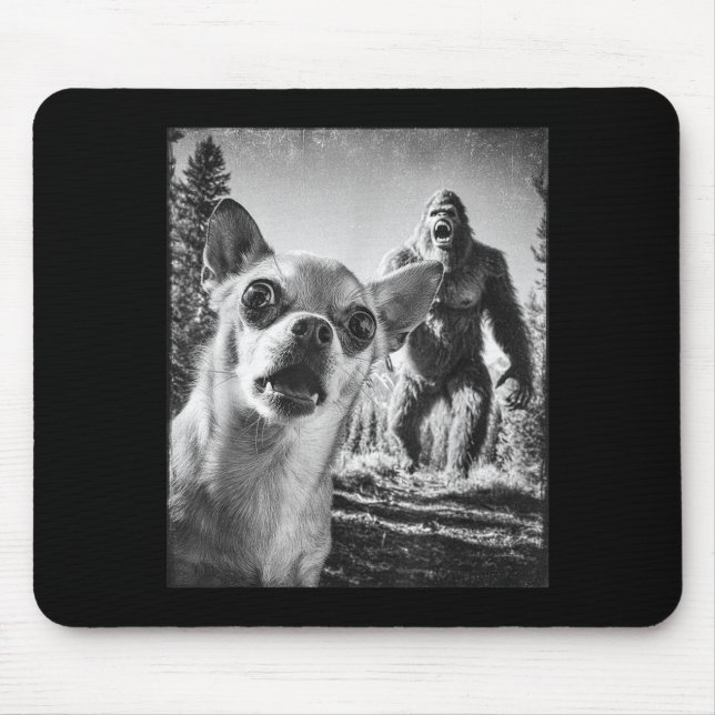 Funny Chihuahua Selfie With Bigfoot Sasquatch Cryp Mouse Mat (Front)