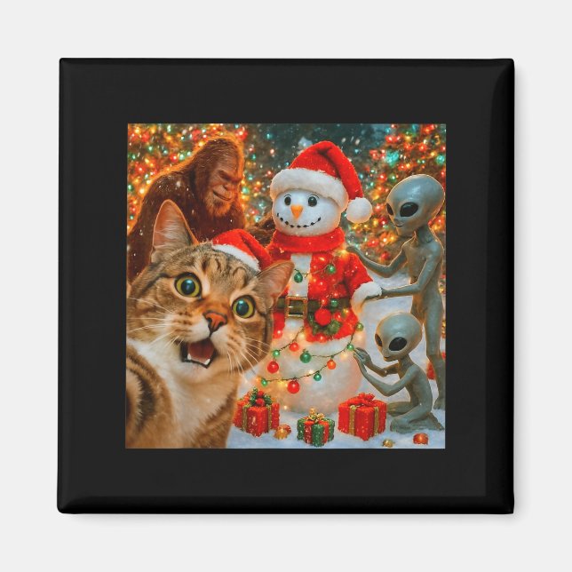 Funny Christmas Cat Selfie With Bigfoot Alien &amp Magnet (Front)