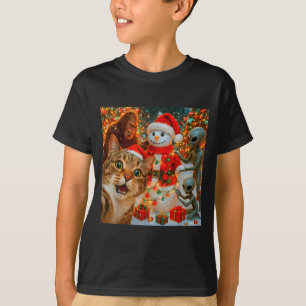 Funny Christmas Cat Selfie With Bigfoot Alien &amp T-Shirt
