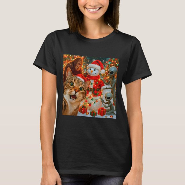 Funny Christmas Cat Selfie With Bigfoot Alien &amp T-Shirt (Front)