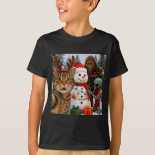 Funny Christmas Cat Selfie With Bigfoot Alien &amp T-Shirt