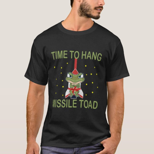 Funny Christmas Pun Festive Mistletoe Frog Toad Di T-Shirt (Front)