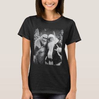 Funny Christmas Santa Claus Selfie Bigfoot Believe T-Shirt