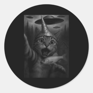 Funny Consracy Cat In Tin Foil Hat Panics At Alien Classic Round Sticker