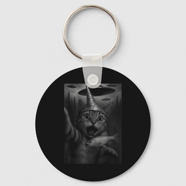 Funny Consracy Cat In Tin Foil Hat Panics At Alien Key Ring (Front)