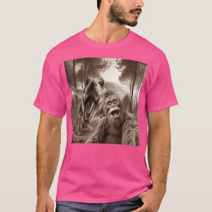 Funny Cool Bigfoot Selfie With T-Rex Tyrannosaurus T-Shirt