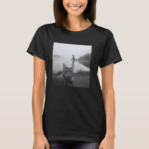 Funny Cryptid Humour Cat Selfie With Nessie Loch N T-Shirt