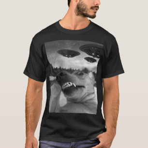 Funny Dog Face Taking Selfie With Alien Funny Alie T-Shirt