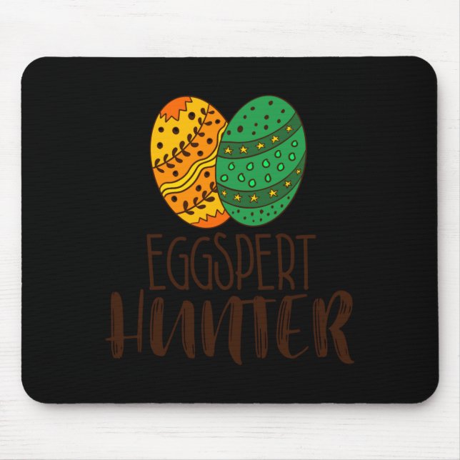 Funny eggspert hunter easter pun saying humorous mouse mat (Front)