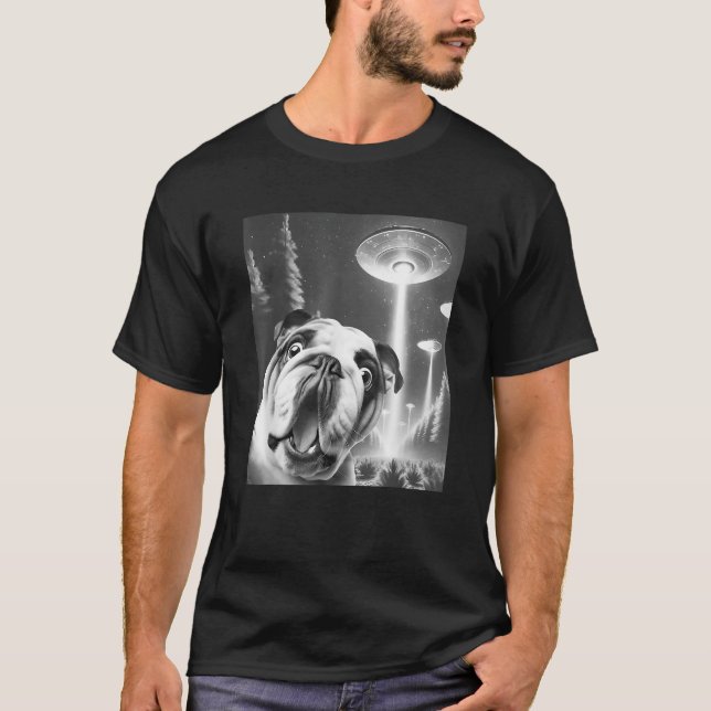 Funny English Bulldog Alien UFO Taking a Selfie Do T-Shirt (Front)
