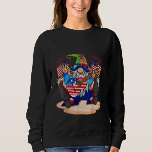 Funny Gnome with Guitar Sings and Celebrates 4th o Sweatshirt