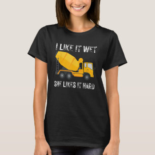 Funny I Like It Wet She Likes It Hard Cement Concr T-Shirt